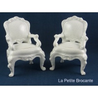 paire_de_fauteuils_botes_miniatures_en_porcelaine_1
